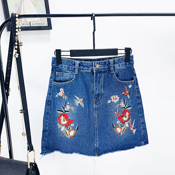 Modern farmerszoknya kék színben, hímzéssel