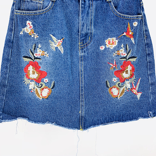 Modern farmerszoknya kék színben, hímzéssel