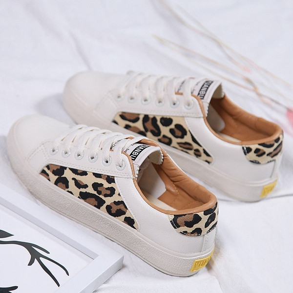 Tenisi albi de dama cu doua modele de culori leopard