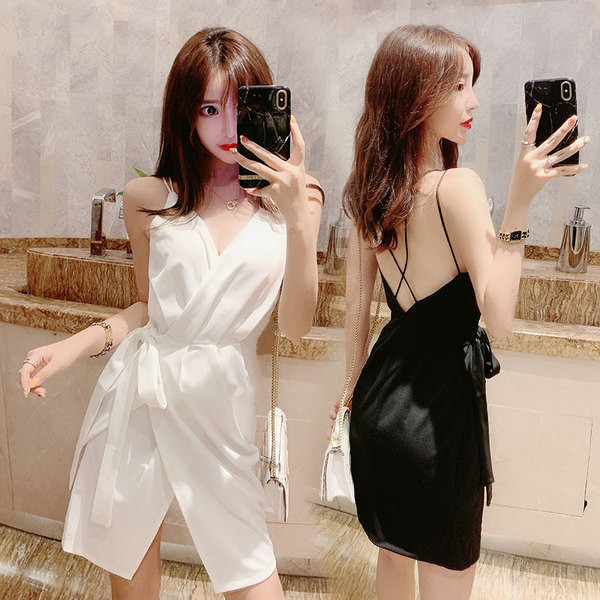 Rochie moderna de dama cu decolteu in V in alb si negru