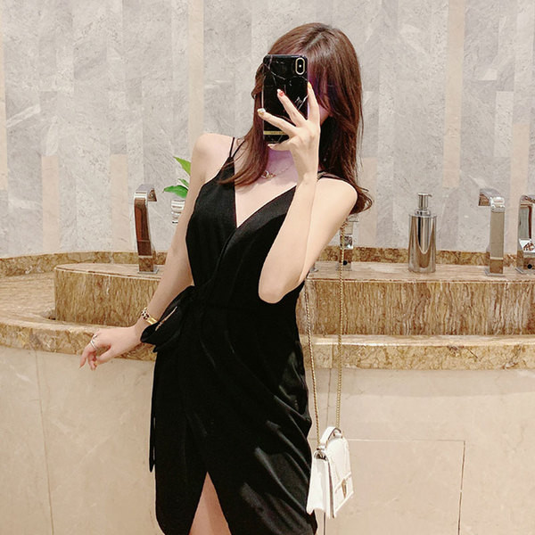 Rochie moderna de dama cu decolteu in V in alb si negru