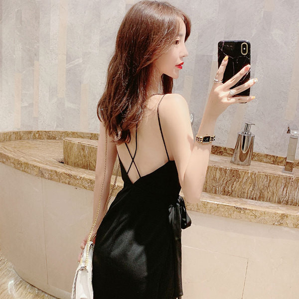 Rochie moderna de dama cu decolteu in V in alb si negru