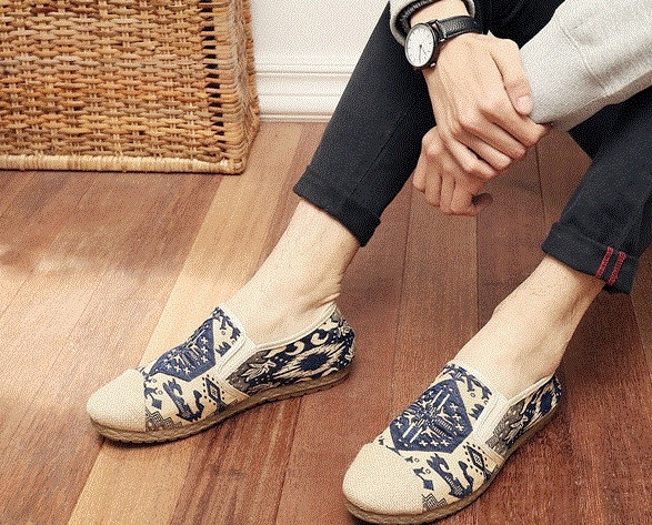 Mocasini pentru bărbați cu imprimeuri moderne interesante