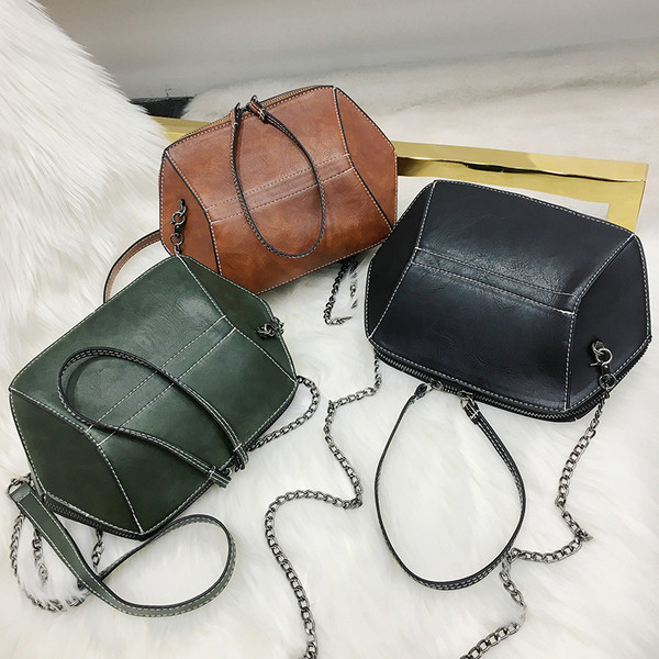 Geanta de dama eleganta cu fermoar si maner lung