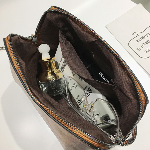 Geanta de dama eleganta cu fermoar si maner lung