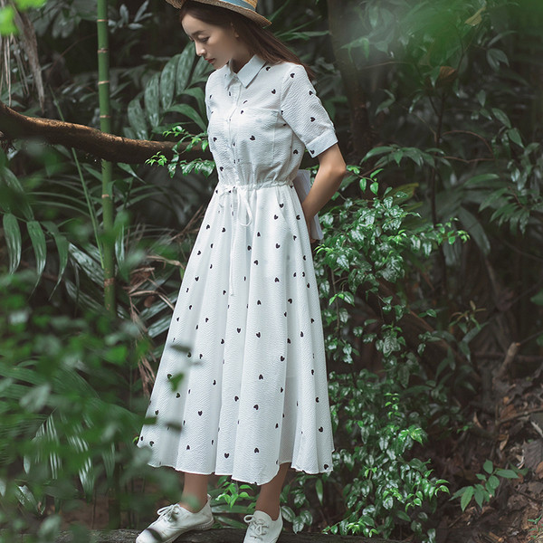 Hosszú, fehér női ruha