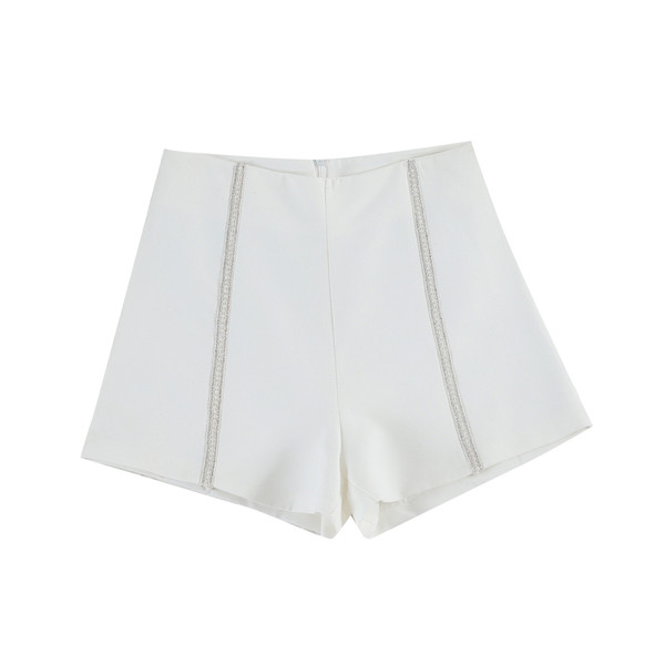 Модерни дамски къси панталони с маниста в бял и черен цвят