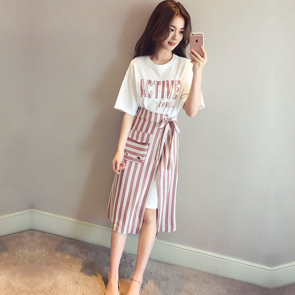 Női ruha két színben 3/4-es ujjal és felirattal