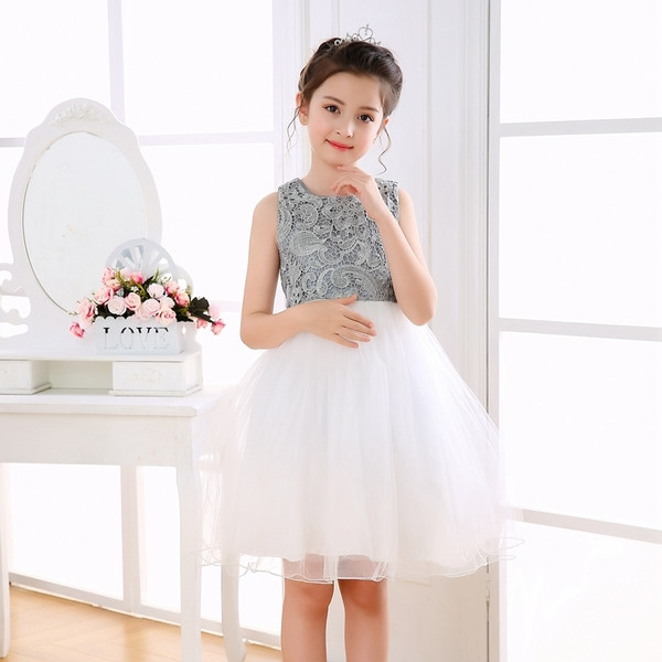 Modern gyerekruha fehér szalaggal