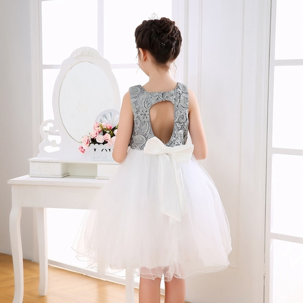 Modern gyerekruha fehér szalaggal