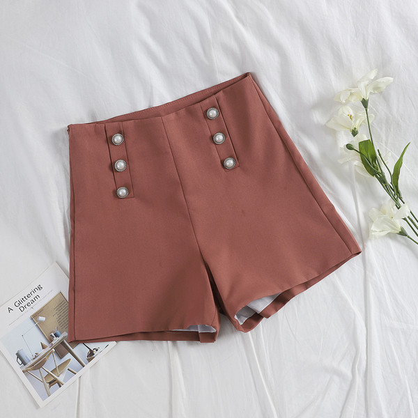 Pantaloni scurti moderni de dama cu perle si talie inalta