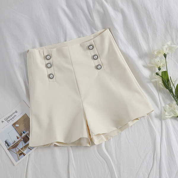 Pantaloni scurti moderni de dama cu perle si talie inalta