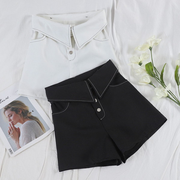 Pantaloni scurți moderni de damă în alb-negru cu talie înaltă