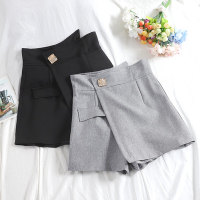 Модерни дамски къси панталони с прехвъряне в черен и сив цвят