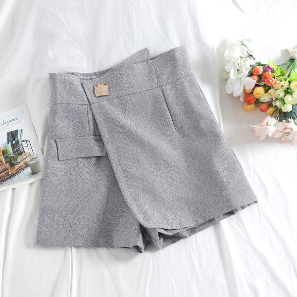 Pantaloni scurti moderni de dama cu transfer in negru si gri