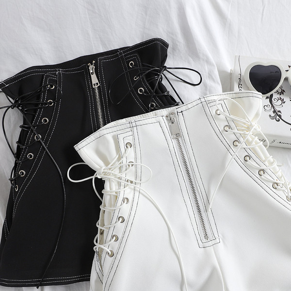 Pantaloni scurti moderni de dama cu fermoar si cravate in doua culori