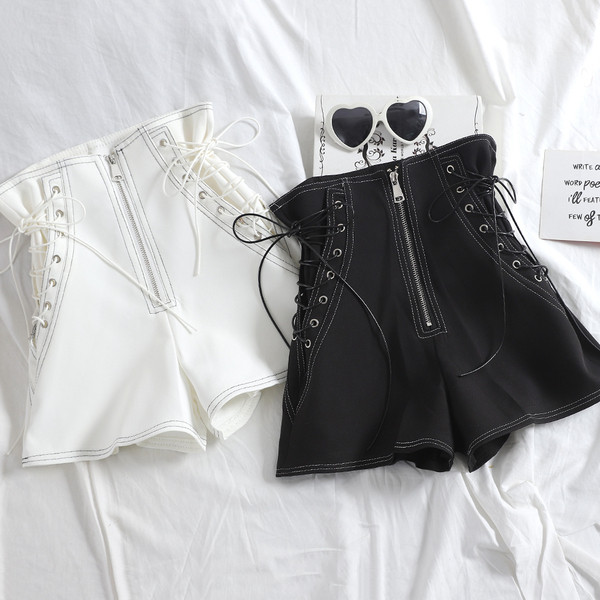 Pantaloni scurti moderni de dama cu fermoar si cravate in doua culori