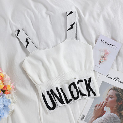 Feliratos, széles pántokkal ellátott női felső több színben