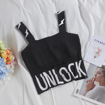 Feliratos, széles pántokkal ellátott női felső több színben