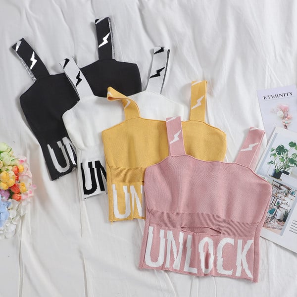 Feliratos, széles pántokkal ellátott női felső több színben