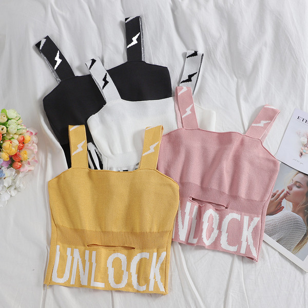 Feliratos, széles pántokkal ellátott női felső több színben