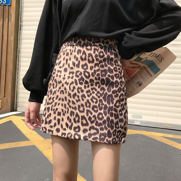 Modern női szoknya leopárd mintával