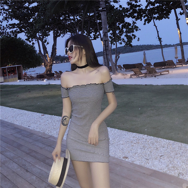 Rochie moderna scurta de dama cu maneci cazute in doua culori