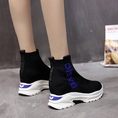 Női platformcipő több modellben felirattal