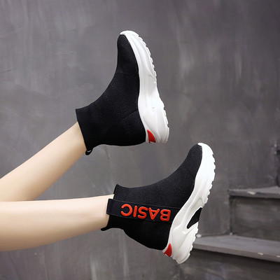 Női platformcipő több modellben felirattal