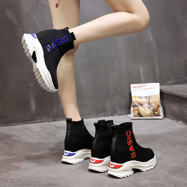 Női platformcipő több modellben felirattal