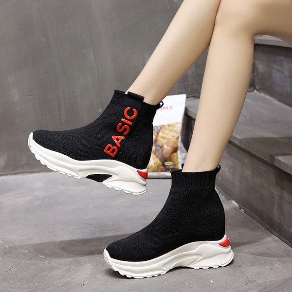 Női platformcipő több modellben felirattal