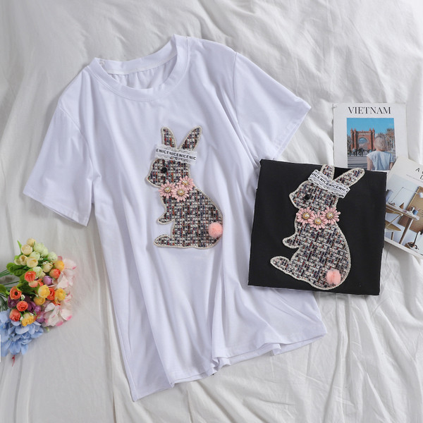 Stílusos női póló fehér és fekete színben, 3D elemmel