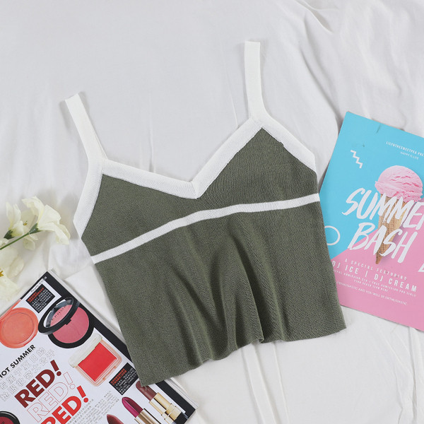 Maieu modern de damă, cu decolteu în V și bretele subțiri