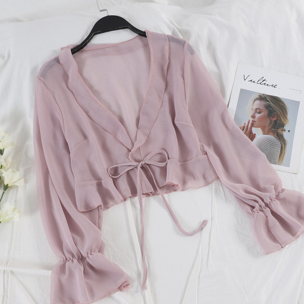 Stílusos női ing V-nyakkal és lótusz ujjakkal