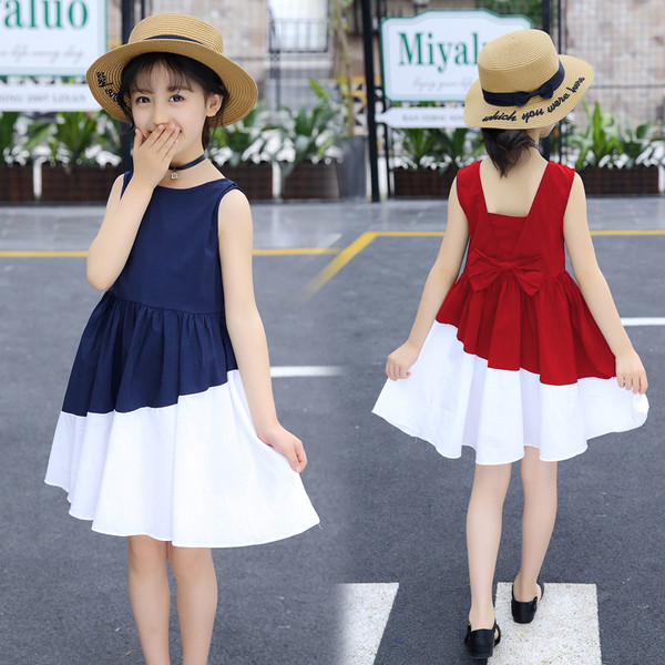 Stílusos gyerekruha kék és piros szalaggal