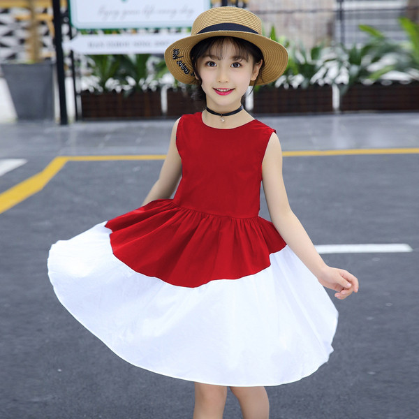 Stílusos gyerekruha kék és piros szalaggal