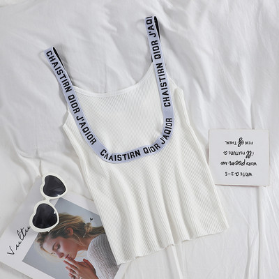 Modern női felső, fehér és fekete színben felirattal