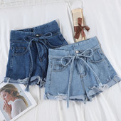 Modern női farmer rövidnadrág nyakkendővel, szakadt motívumokkal