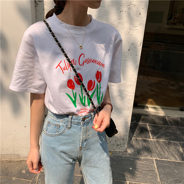 Γυναικείο μπλουζάκι σε λευκό χρώμα