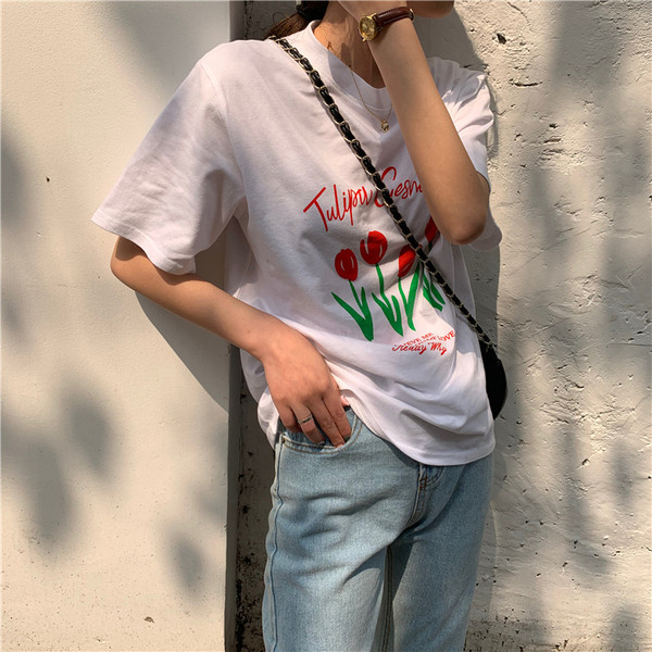 Γυναικείο μπλουζάκι σε λευκό χρώμα