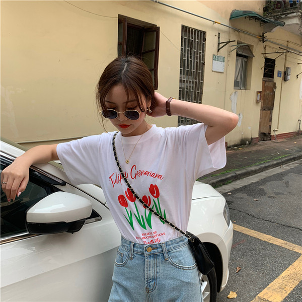 Γυναικείο μπλουζάκι σε λευκό χρώμα