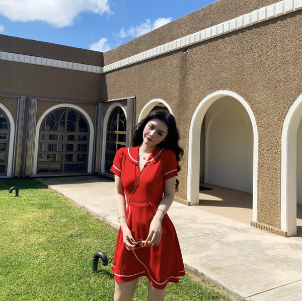 Rochie moderna de dama cu maneci scurte in rosu