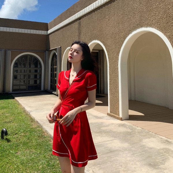 Rochie moderna de dama cu maneci scurte in rosu