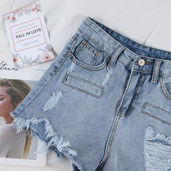 Blugi scurti moderni de dama cu motive rupte si buzunar in albastru