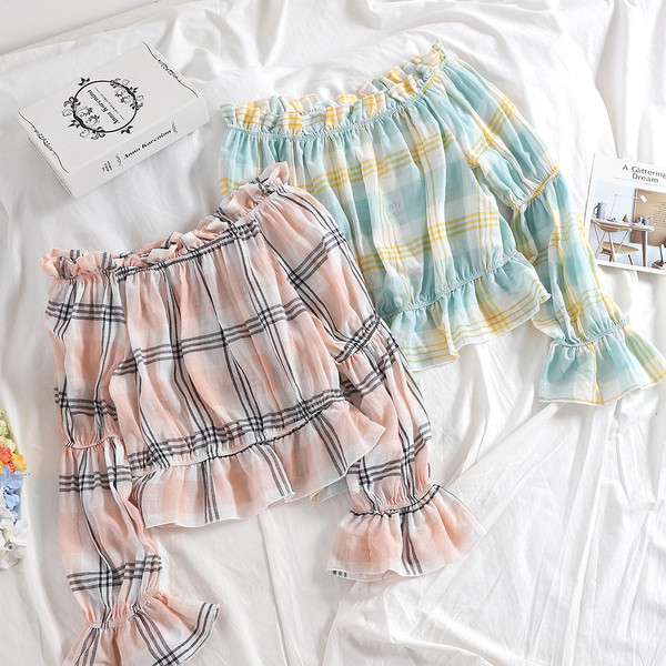 Modern női blúz hosszú ujjal és csónakos nyakkivágással, három színben