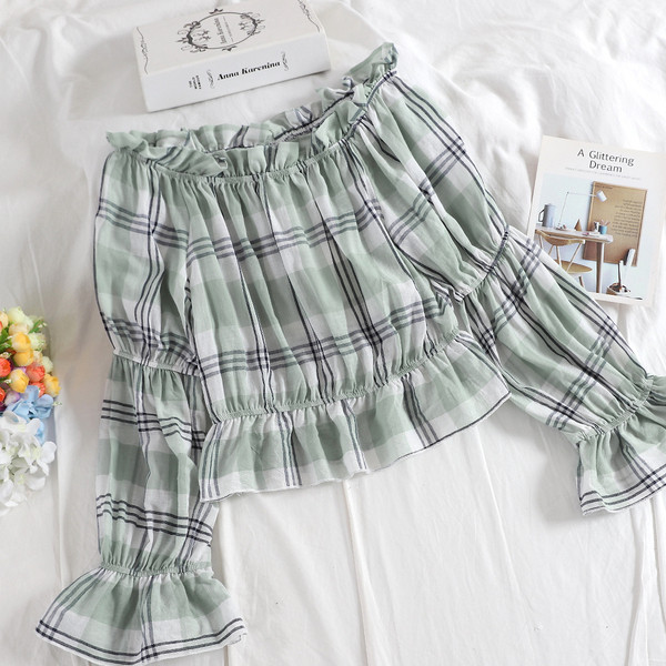 Modern női blúz hosszú ujjal és csónakos nyakkivágással, három színben