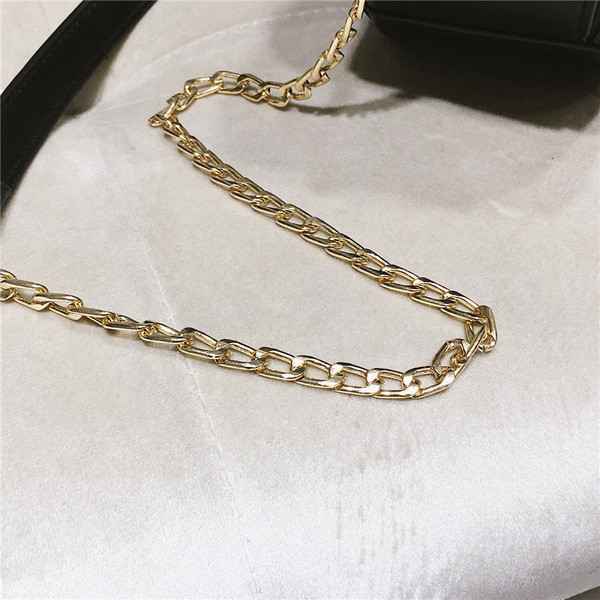 Modern női táska szív alakú hímzéssel