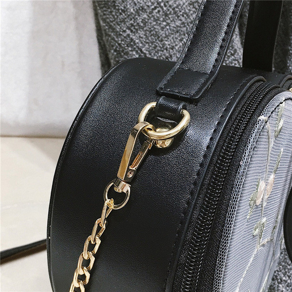 Modern női táska szív alakú hímzéssel