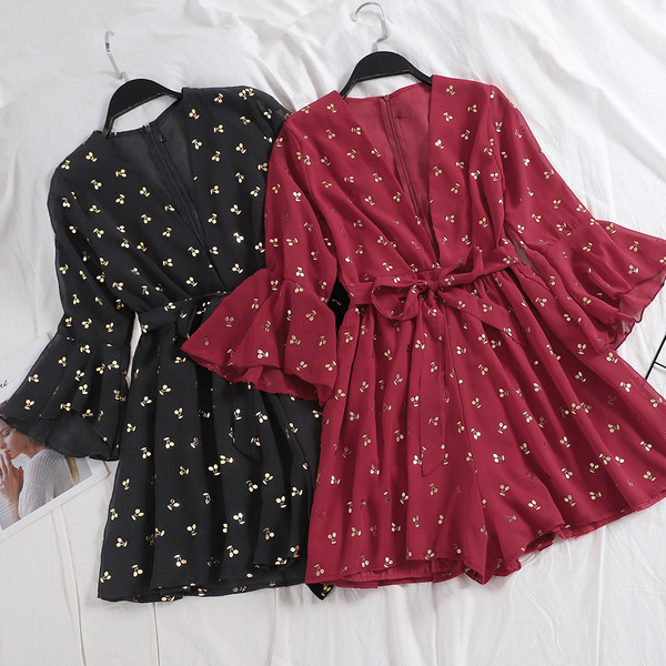 Salopeta de dama moderna in mai multe culori cu decolteu in V