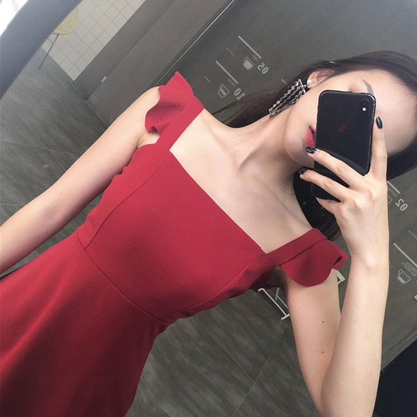 Elegáns női rövid ruha fekete és piros színben